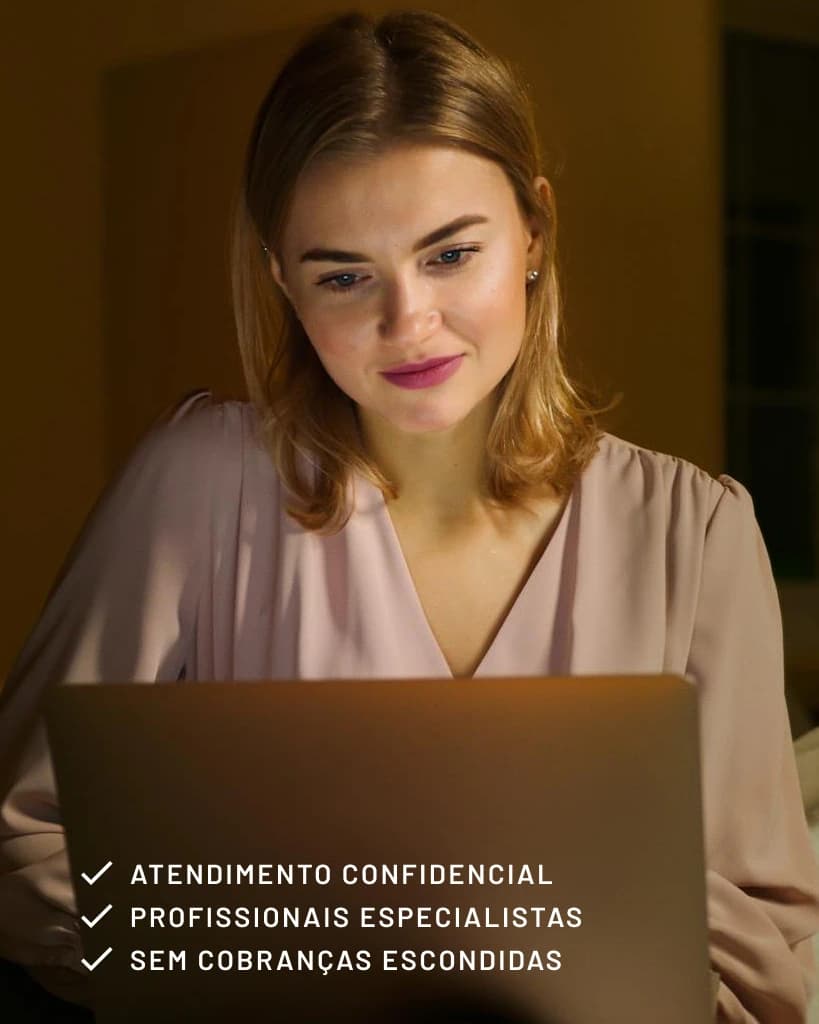 Mulher jovem ao ar livre usando laptop, com expressão confiante. Texto na imagem: “ATENDIMENTO CONFIDENCIAL”, “PROFISSIONAIS ESPECIALISTAS”, “SEM COBRANÇAS ESCONDIDAS”.